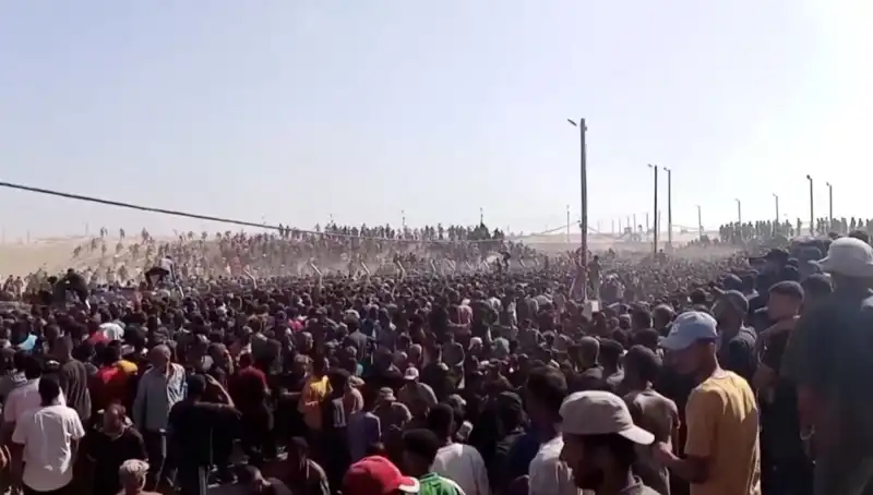 İsrail'in Gazze'de Yardım Dağıtım Noktasına Saldırısı: 26 Masum Hayatını Kaybetti