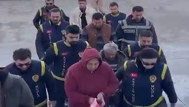 7 Yıl Sonra Ortaya Çıkan Korkunç Gerçek: Çikolata Poşetinin Ardındaki Acı Hikaye