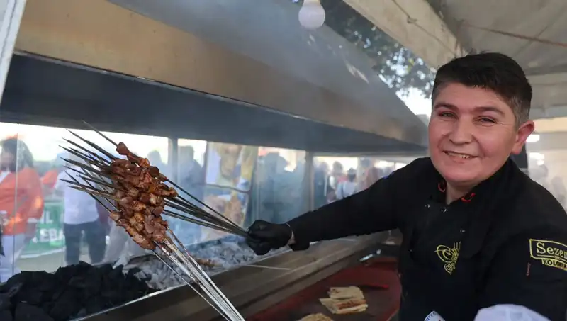 Kozan Karnavalı'nda Ciğer Şöleni: Yarım Ton Lezzet Tükendi!