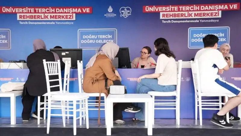İstanbul, Üniversite Tercih Danışma Merkezleriyle Öğrencilere Destek Oluyor