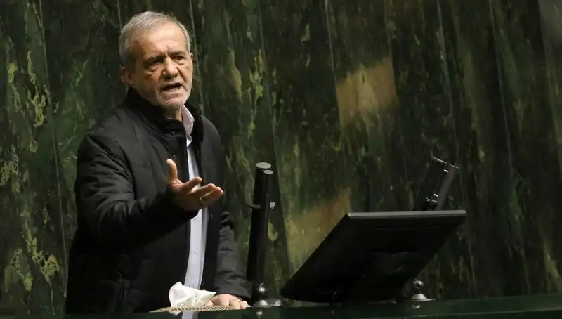Ekonomik Kriz İçindeki İran’da Lüks Gezi Krizi: Cumhurbaşkanı Yardımcısı Görevden Alındı
