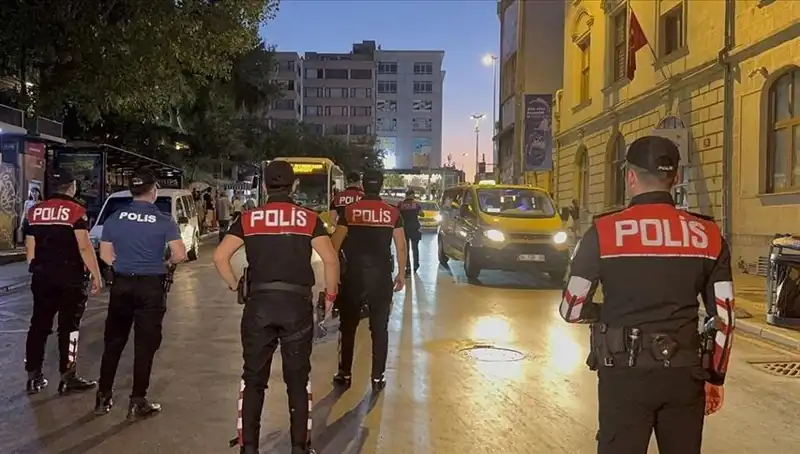 İstanbul’un Gece Güvenliği: 4 Saat İçinde Yüzlerce Gözaltı Gerçekleşti