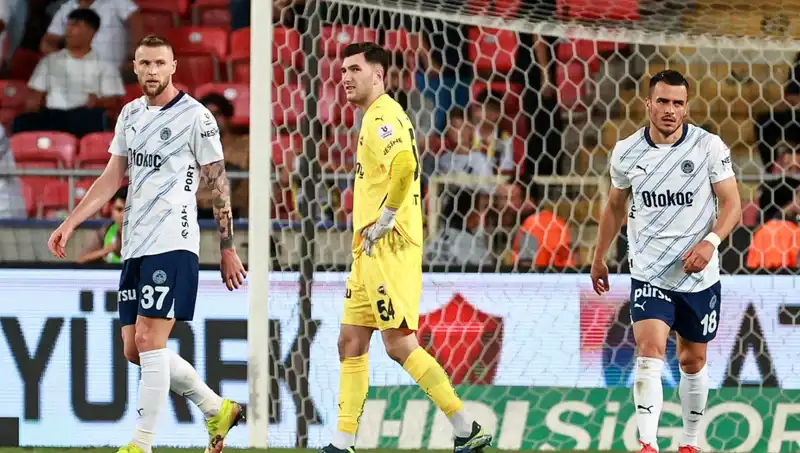 Fenerbahçe'nin Şampiyonluk Hayalleri Küllerine Dönüştü: Fırtınalı Son