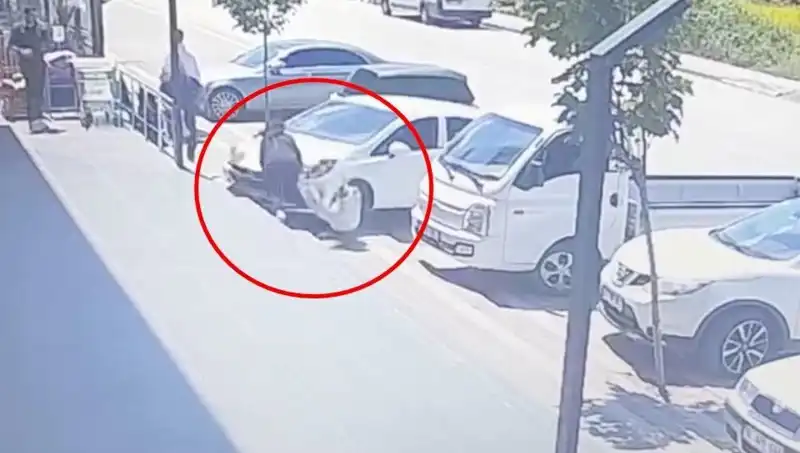 Yalova'da Korkunç Kazada Lise Öğrencisi Aracın Altında Kaldı