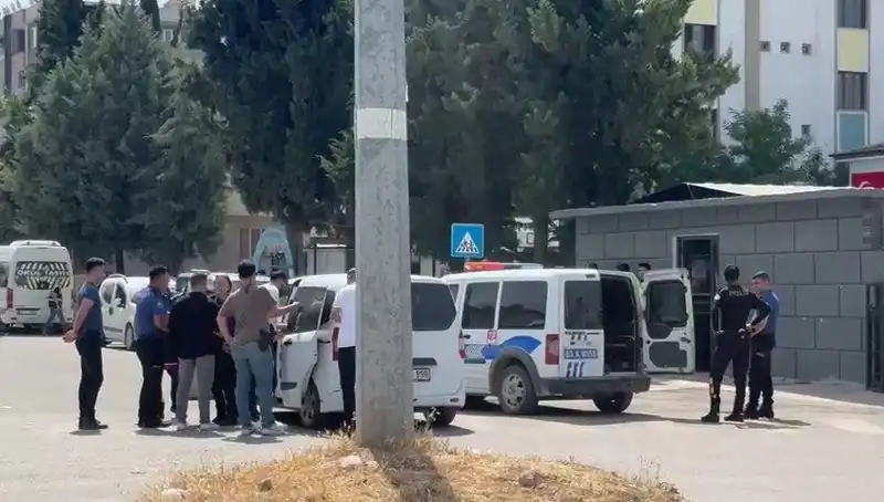 Adliye Önünde Şok Kavga: Yaralılar ve Gözaltılarla Dolu Bir Gün
