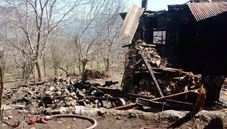 Karaman'da Müstakil Evde Çıkan Yangında Bir Kişi Hayatını Kaybetti, Diğeri Yaralı