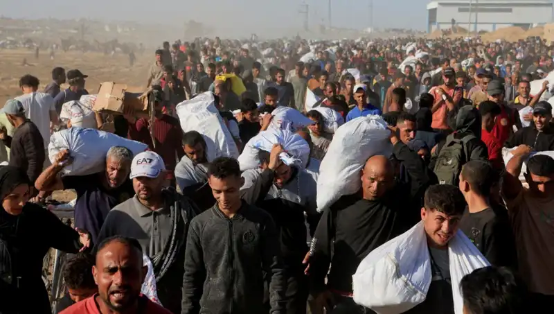İsrail Ordusu Han Yunus'a Yönelik Kuşatmasını Genişletti: 15 Kilometrelik Koridor Açıldı