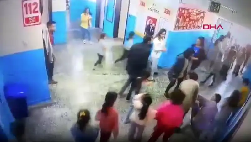 Bayılan Öğrenciyi Kurtaran Müdür Yardımcısı: Bir Kahramanlık Hikayesi