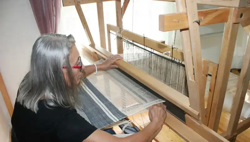 Eski Giysileri Yeniden Hayat Buldu: İpleriyle Harika Eşyalar Yapılıyor
