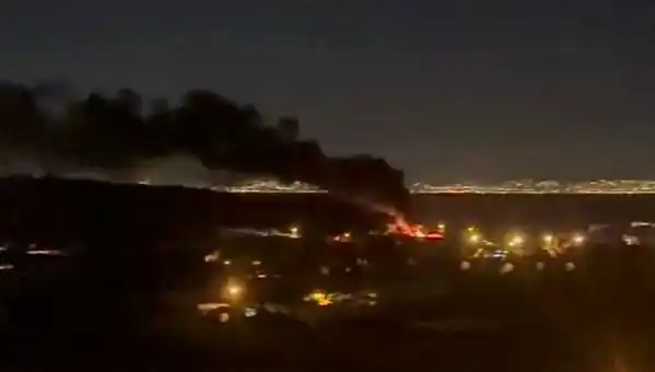 Yalova'daki Depo Yangınında Bir İtfaiyeci Dumandan Etkilendi