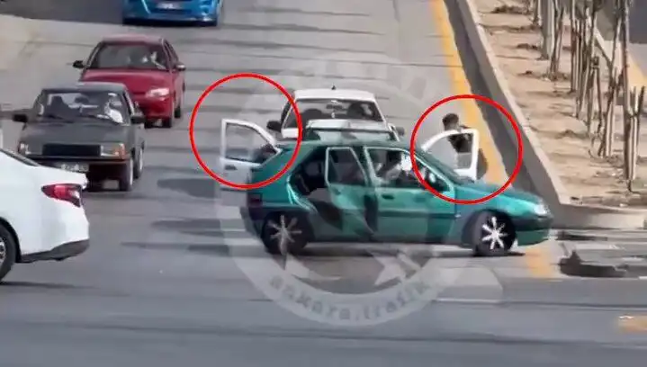 Trafikte Bıçak ve Kılıçlarla Saldırı: Gözaltılar Şaşırttı