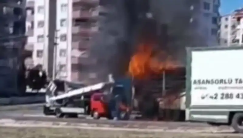 Alev Alev Yanan TIR, Şehirde Büyük Korkuya Sebep Oldu