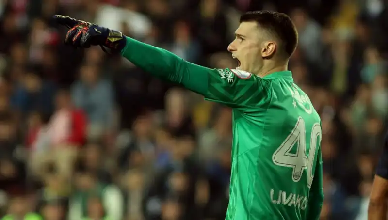 Fenerbahçe'nin Kalecisi Livakovic'in Saha Dışındaki Sorunları Takımı Nasıl Etkiliyor?