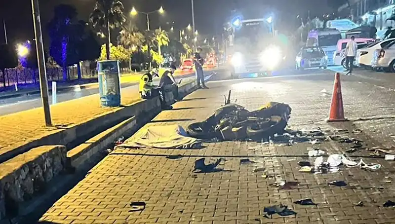 Alanya'da Motosiklet Kazası: Genç Hayatını Kaybetti, Tatilciler Şokta
