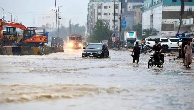 Pakistan’da Muson Yağmurları Felaketi: 785 Can Aldı, Kurtarma Çalışmaları Devam Ediyor