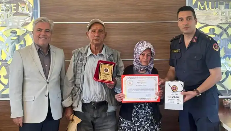 Tek Varlığı Olan Evi Jandarmaya Bağışlayan Ailenin Duygulandıran Hikayesi
