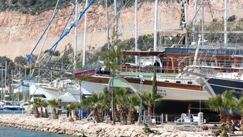 Kaş’ta Gezi Tekneleri Sezon Öncesi Hazırlıklara Başladı