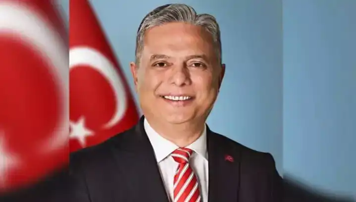 Ümit Uysal: CHP Genel Başkan Adayı Kimdir, Hangi Görevleri Üstlendi?