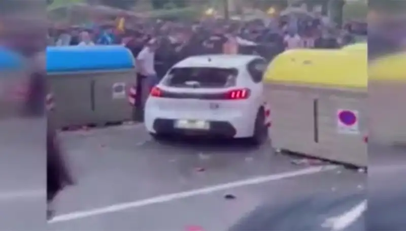 Aracıyla Taraftarların Arasına Daldı: 13 Kişi Yaralandı, Olayın Sebepleri Neler?