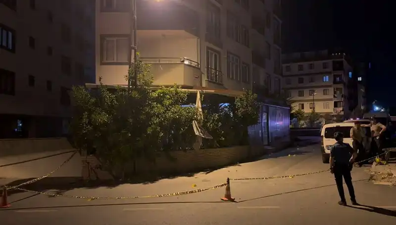 İstanbul'da Kafeye Gerçekleşen Silahlı Saldırı Olayı Gün Ağardığında Şok Ettti