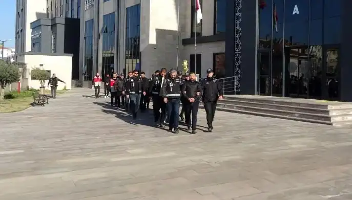 Otelde Balyozlu ve Bıçaklı Kavga: Yaralılar ve 10 Gözaltı ile Gece Karardı