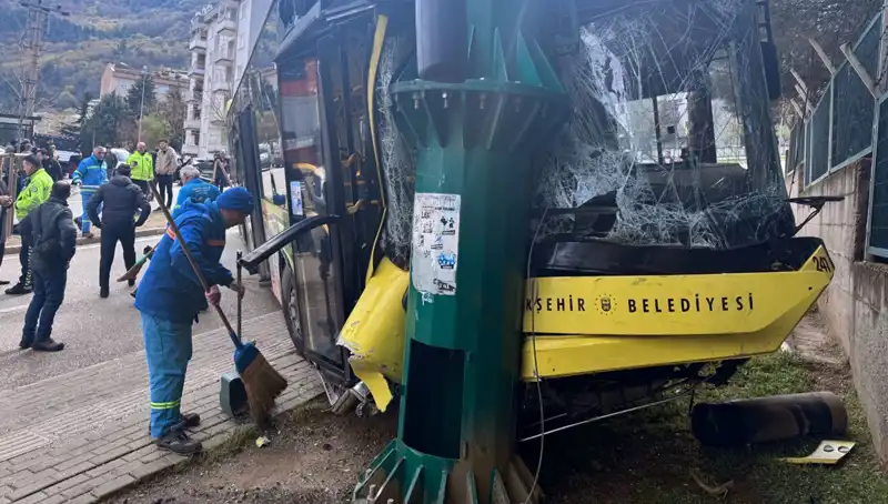 Bursa’da Belediye Otobüsü Kazası: 8 Kişi Yaralandı, Olayın Sebebi Nedir?