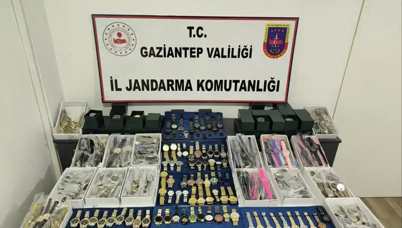 Gaziantep'te Yüzde 100 Kaçak Saatler: Piyasa Değeri 3 Milyon Lira!