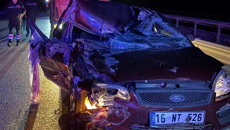 Afyonkarahisar'da Olaylı Trafik Kazası: Otomobil ve TIR Çarpıştı, 4 Kişi Yaralandı