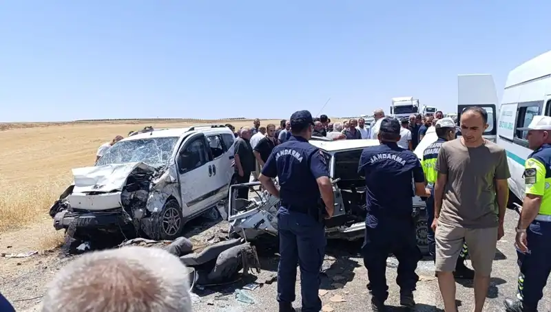 Otomobil ve Hafif Ticari Araç Kaza Yaptı: 4 Can Gitti, 1 Kişi Yaralı