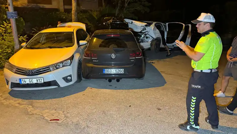 Alkollü Sürücü Şehirde Dehşet Saçtı: Üç Araca Çarptı!