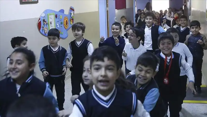 2025 Yılı Okul Açılış Tarihleri: Öğrencileri Bekleyen Tatil Süreçleri