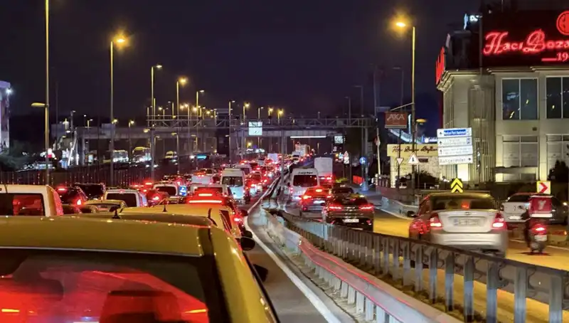 Yenibosna Metrobüs Yaya Üst Geçidinde Önemli Çalışmalar Başlıyor!
