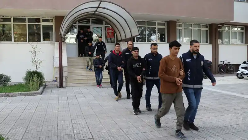 Düzensiz Göçmen Operasyonu: İki İl'de 21 Yakalama Gerçekleşti