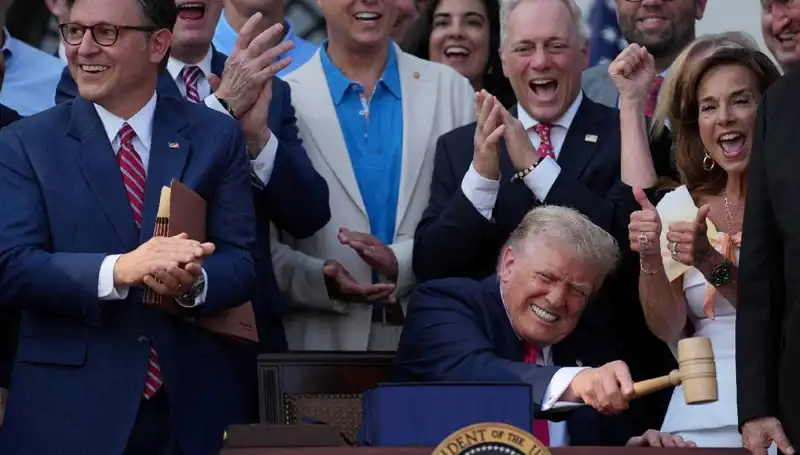 Trump, "Büyük, Güzel Yasa Tasarısı"nı İmzaladı! İşte Tüm Ayrıntılar