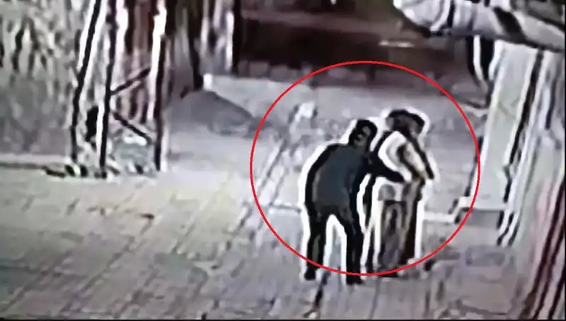 İki Yüzlü Kahramanlar: Polisler Simitçi Kılığına Girerek Kapkaççılara Operasyon Düzenledi