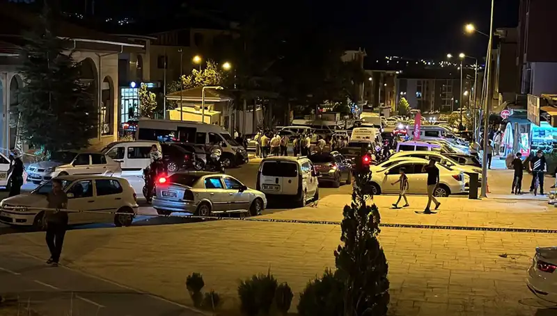 İki Ailenin Kavgasında Kanlı Gözyaşları: 1 Ağır Yaralı, 3 Yaralı Var!