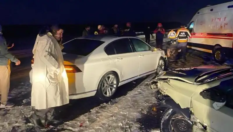 Aksaray'da Feci Zincirleme Trafik Kazası: 15 Yaralı, Detaylar Şoke Edici