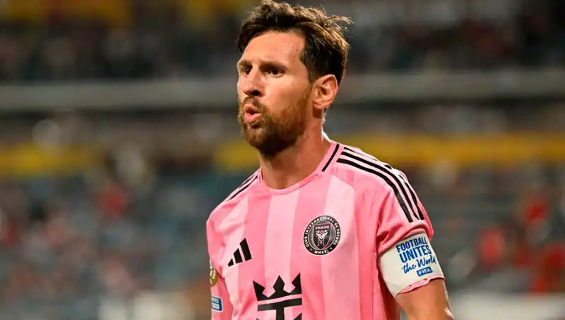 Messi’nin İkonik Başlangıcı: Maçta Şok Edici Direk Darbesi!