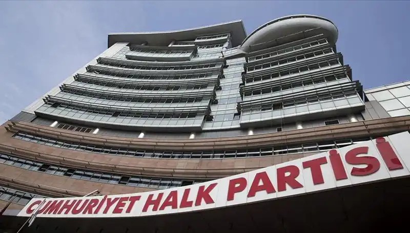 CHP’nin Olağanüstü Kurultayı: Güncel Siyasi Gelişmeler ve Beklentiler