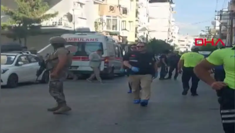 İzmir'de Şok Eden Silahlı Saldırı: İki Polis Şehit, Bir Yaralı!