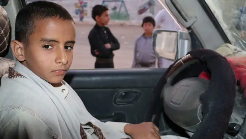 Yemen'in Çocuk Şoförleri: İç Savaşın Gölgelerinde Hayatta Kalma Mücadelesi