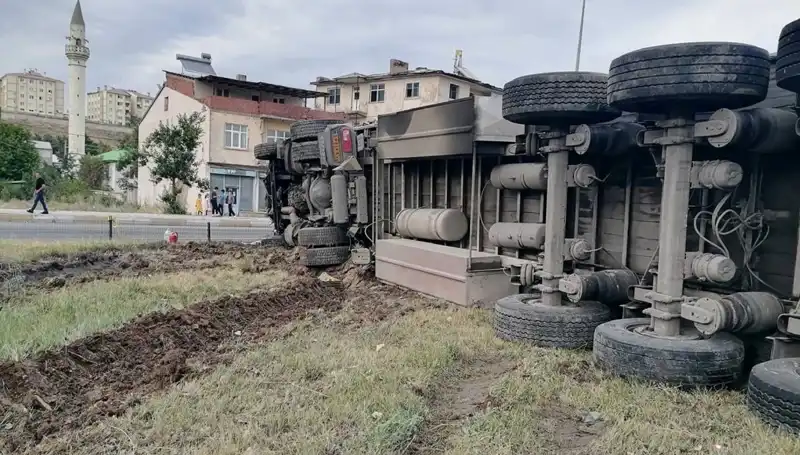Erzurum'da Freni Boşalan TIR'ın Neden Olduğu Dehşet Verici Kaza