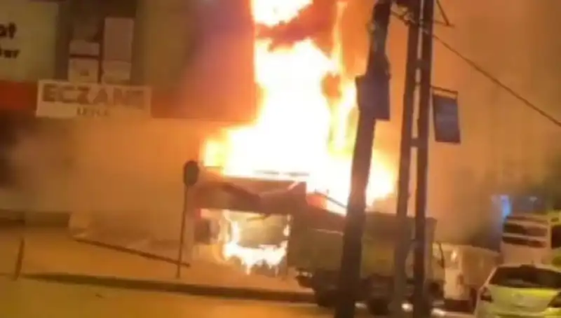 Başakşehir’de İş Merkezinde Çıkan Yangın Korkuttu: Olay Yerinde Gelişmeler