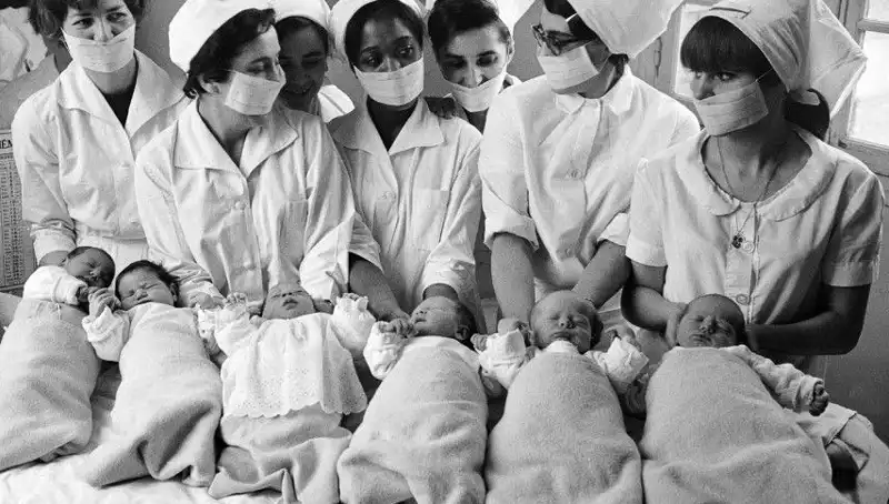 Hastanede Karışan İkizlerin 70 Yıl Sonra DNA Testi ile Buluşması