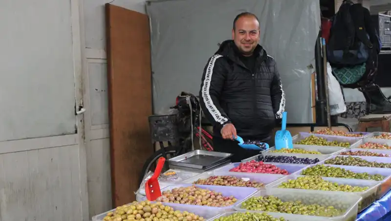 Dünya'nın En Renkli Pazar Tezgahı: 30 Farklı Çeşit ve 7 Ay Bekletme Süreci