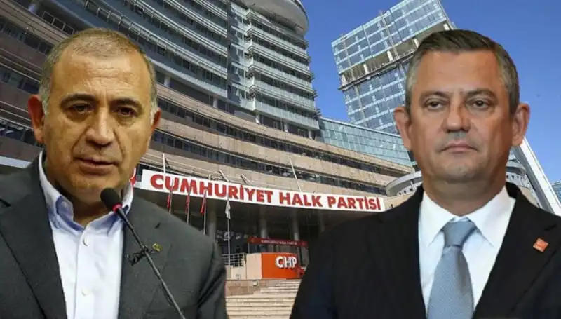 CHP'nin Kuruluş Töreni: Özgür Özel ve Tekin'in Buluşmasında Heyecan Dorukta