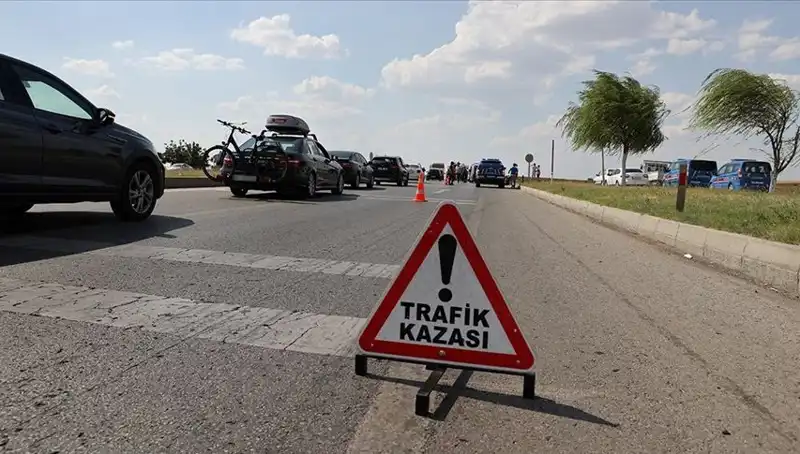 Adana'da Korkunç Kaza: Kamyon ile Otomobil Çarpıştı, Can Kaybı ve Yaralı Var!