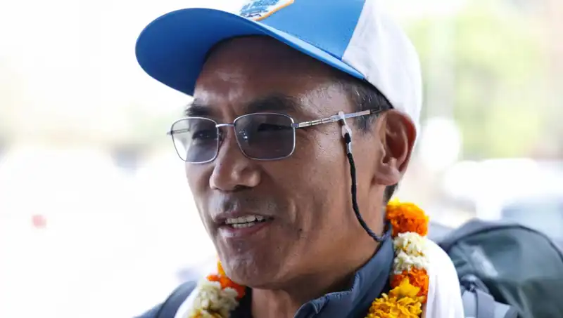 Everest Adam, Rekorunu Kırarak Zirveye Bir Adım Daha Yaklaştı