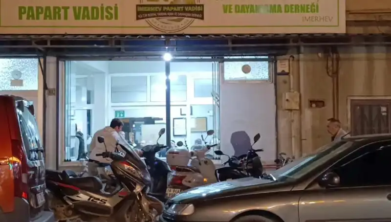 Lokalde Yıkıcı Bıçaklı Kavga: Olay Yerinde Bir Yaralı