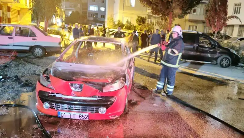 Kızının İsyanı: 'Psikolojim Bozuk' Dedi, Annesinin Arabasını Yaktı!